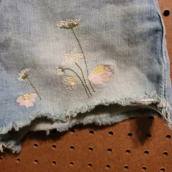 $$$ Women's‎ Cut off Levi's Jean shorts SZ 26 - Picture 2 of 9